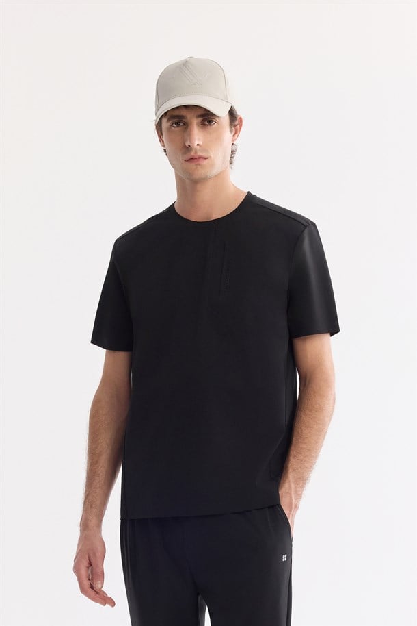 Siyah Bisiklet Yaka Kırışmaz Hızlı Kuruyan Teknik Kumaş T-Shirt