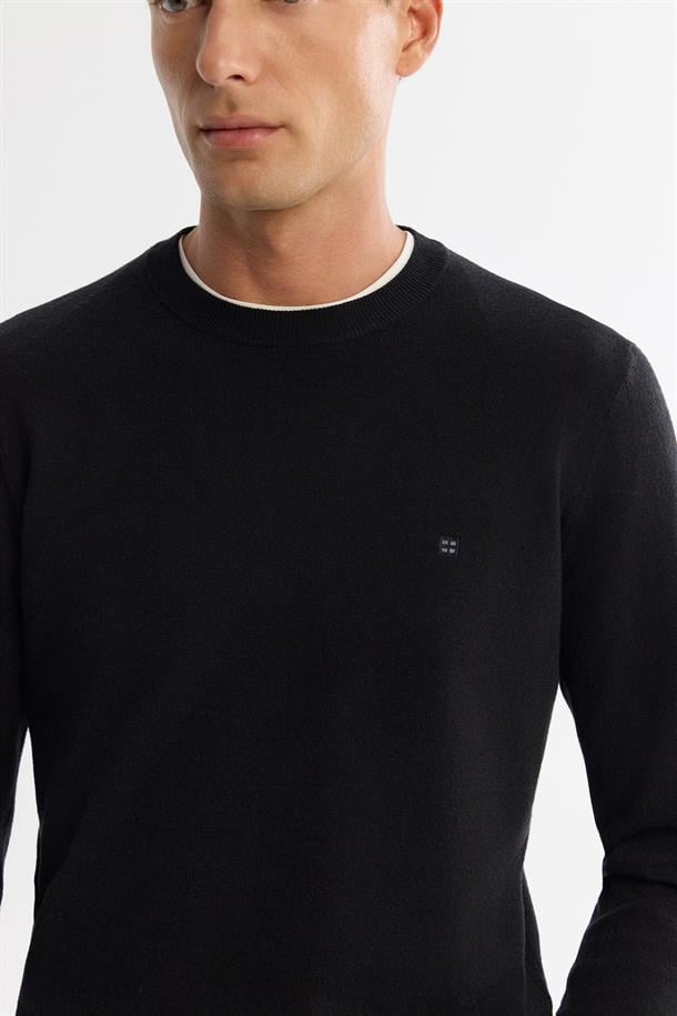 Siyah Viskon Bisiklet Yaka Triko Kazak