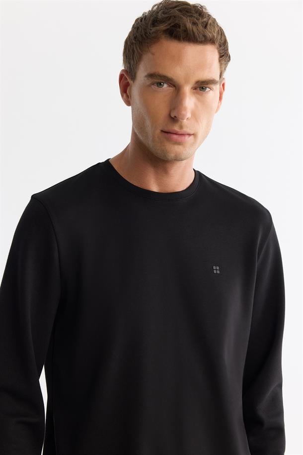 Siyah Bisiklet Yaka Pamuklu Basic Sweatshirt
