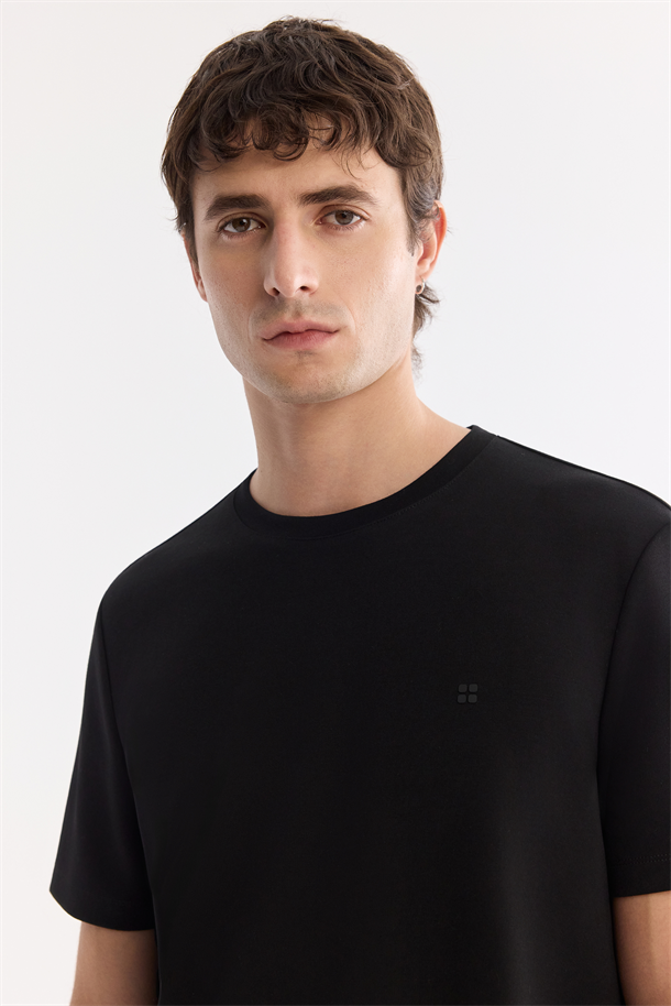 Siyah Bisiklet Yaka Baskılı İnterlok T-Shirt