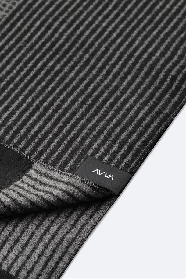 Siyah Desenli Püsküllü Şal