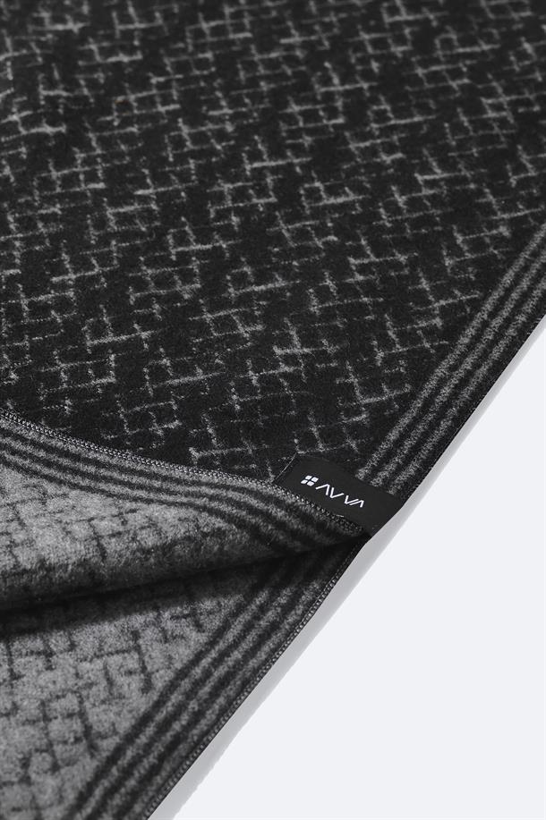 Siyah Viskon Karışımlı Püsküllü Desenli Şal