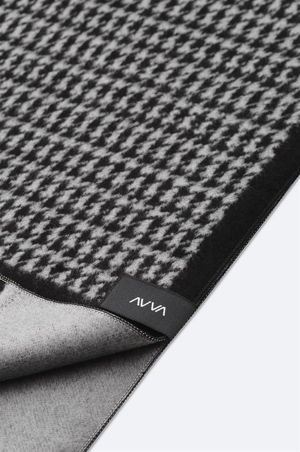 Siyah Desenli Püsküllü Şal