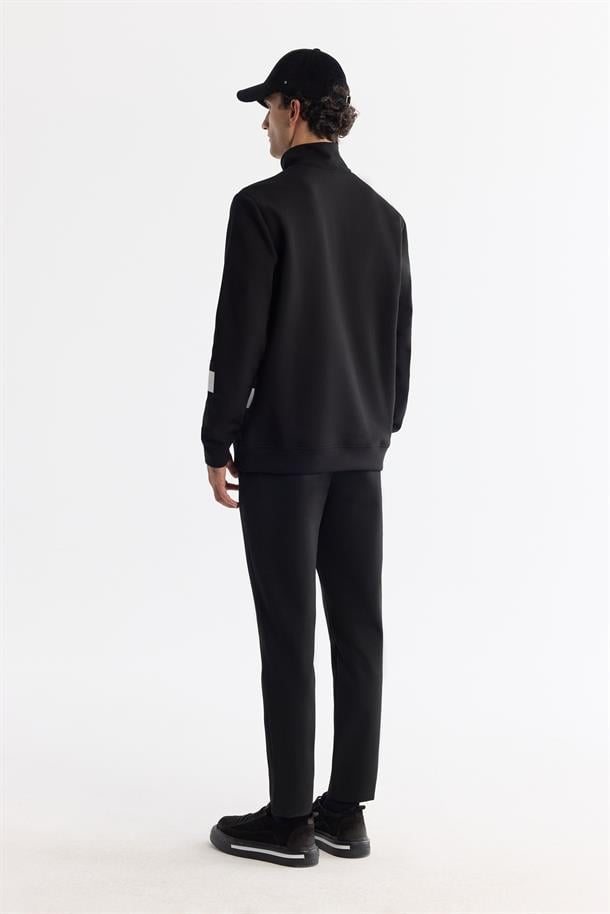 Siyah Dik Yaka Pamuklu Baskılı Elastan Sweatshirt