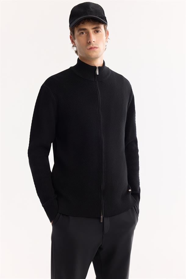 Siyah Dik Yaka Fermuarlı Pamuklu Soft Touch Dokulu Hırka