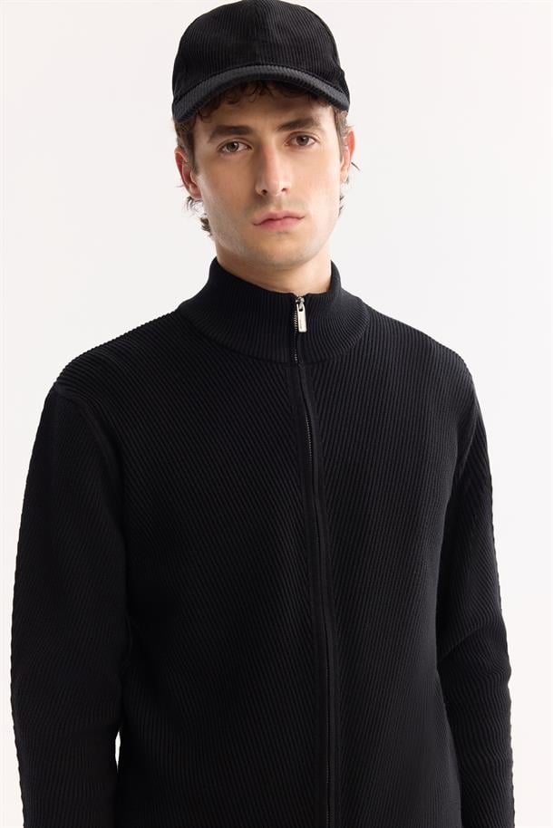 Siyah Dik Yaka Fermuarlı Pamuklu Soft Touch Dokulu Hırka