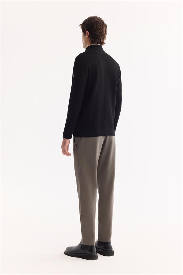 Siyah Dik Yaka Fermuarlı Yün Karışımlı Dokulu Hırka