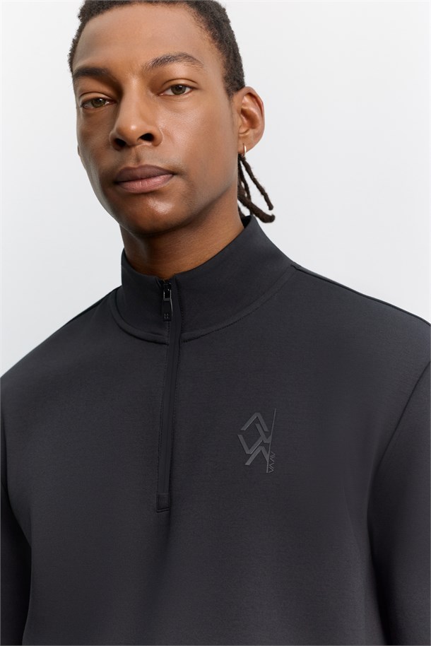 Siyah Dik Yaka Fermuarlı Baskılı Kolay Ütülenen Pamuklu Sweatshirt