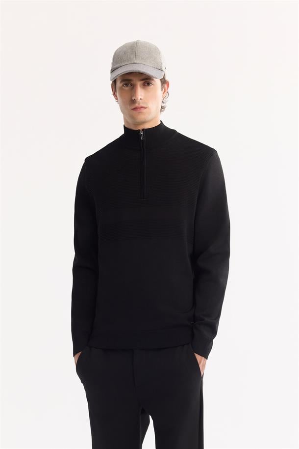 Siyah Dik Yaka Fermuarlı Rayon Tüylenmeyen Triko Kazak