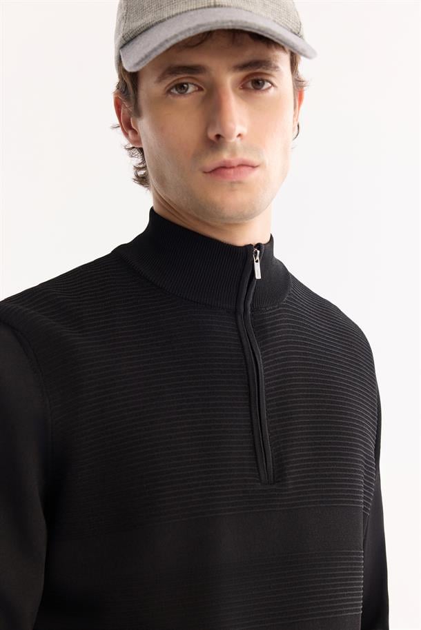 Siyah Dik Yaka Fermuarlı Rayon Tüylenmeyen Triko Kazak