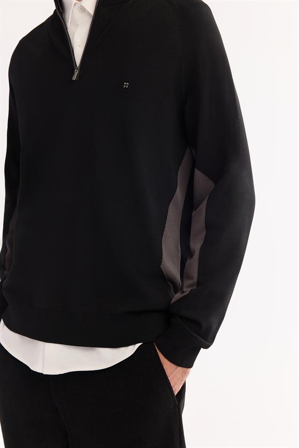 Siyah Dik Yaka Fermuarlı Rayon Tüylenmeyen Triko Kazak