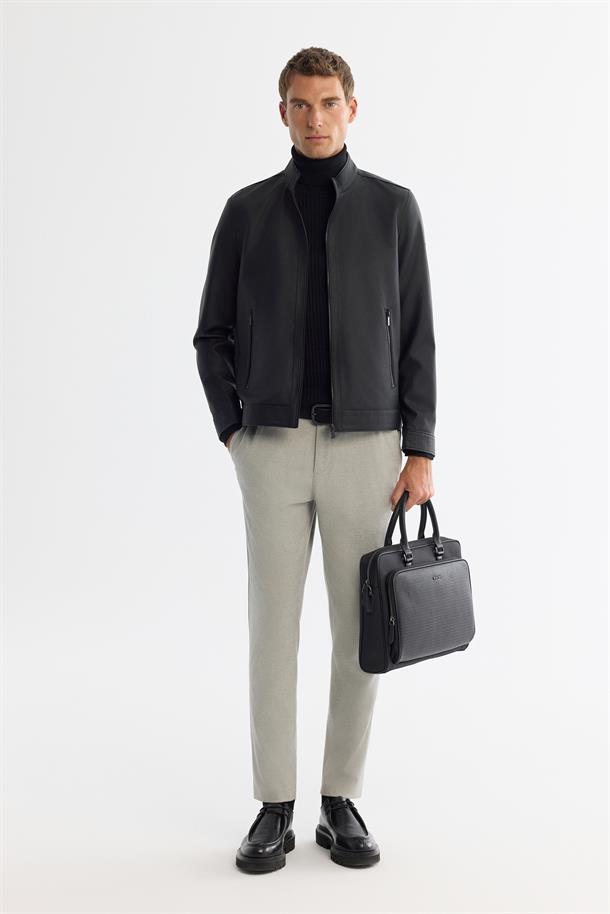 Siyah Dik Yaka Fermuarlı Deri Görünümlü İnce Mont