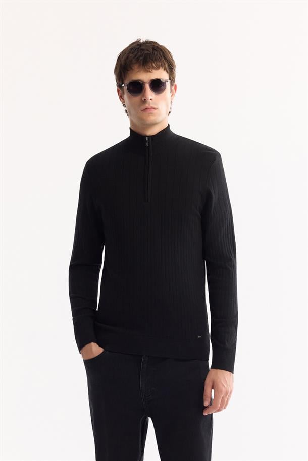 Siyah Dik Yaka Fermuarlı Soft Touch Çizgili Triko Kazak