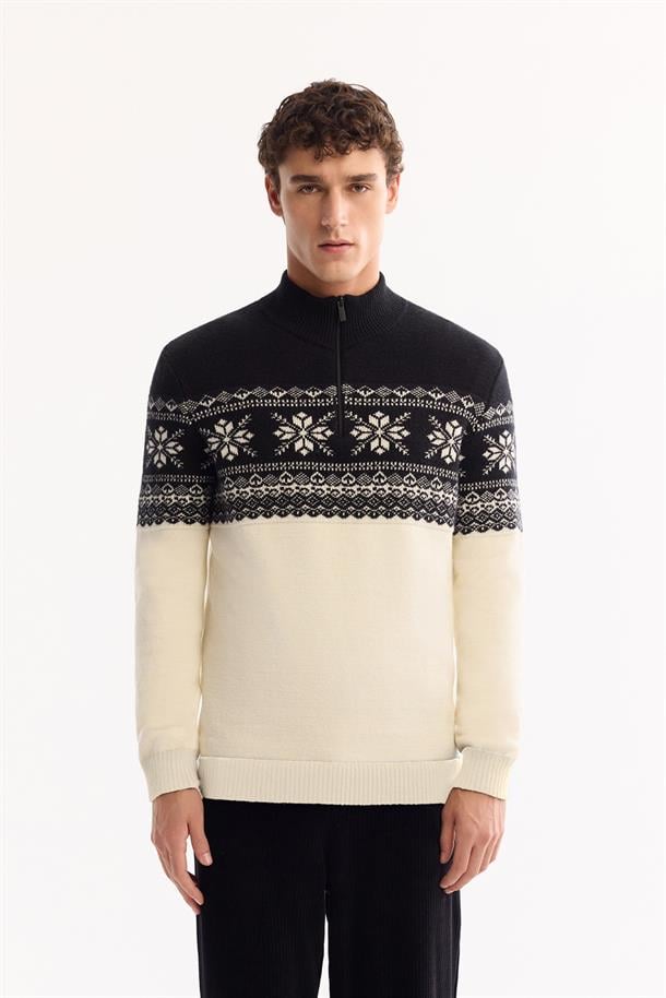 Siyah Dik Yaka Fermuarlı Soft Touch Desenli Triko Kazak