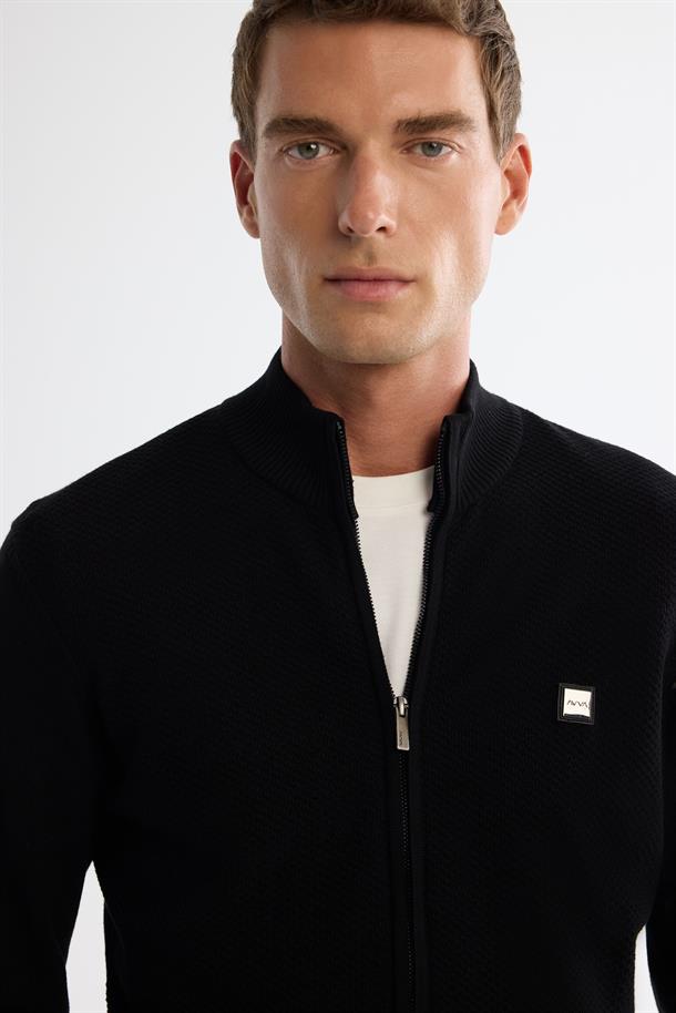 Siyah Dik Yaka Fermuarlı Önü Dokulu Soft Touch Triko Hırka