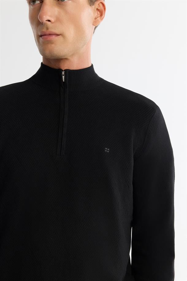 Siyah Fermuarlı Dik Yaka Soft Touch Triko Kazak