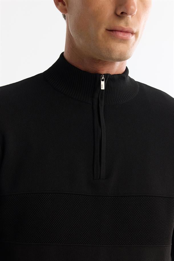 Siyah Fermuarlı Dik Yaka Önü Doku Detaylı Triko Kazak