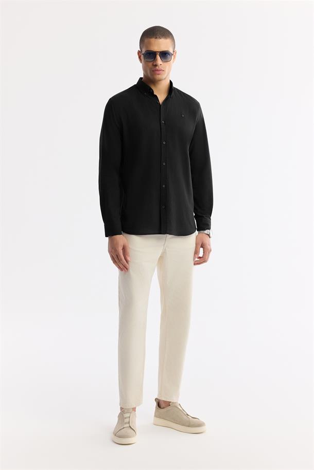 Siyah Düğmeli Yaka %100 Pamuk Gömlek