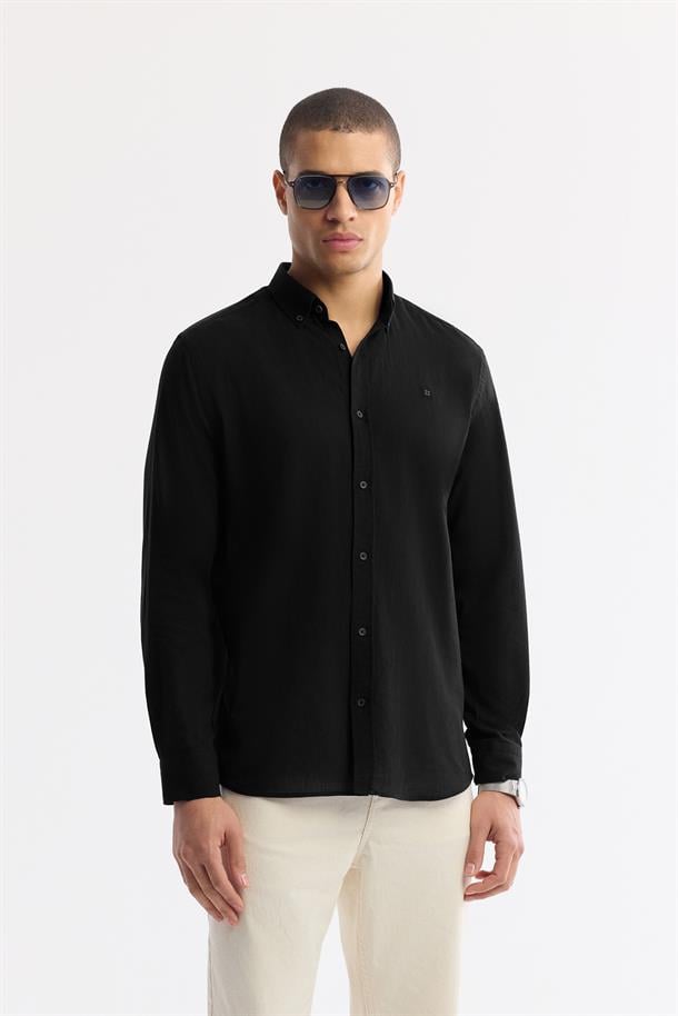 Siyah Düğmeli Yaka %100 Pamuk Gömlek