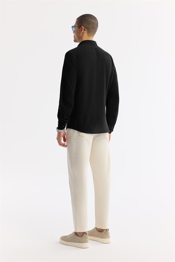 Siyah Düğmeli Yaka %100 Pamuk Gömlek