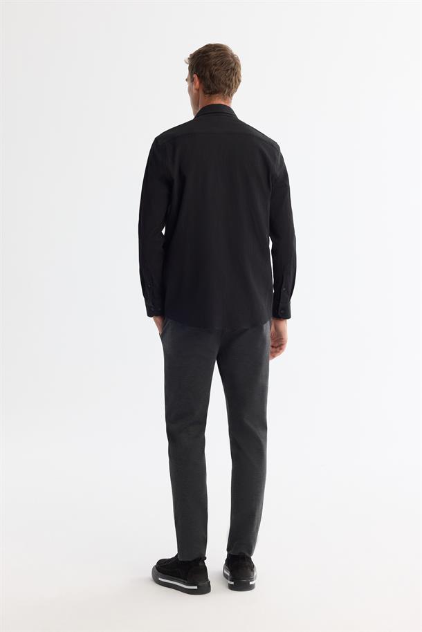 Siyah Düğmeli Yaka Pamuklu Kolay Ütülenen Gömlek