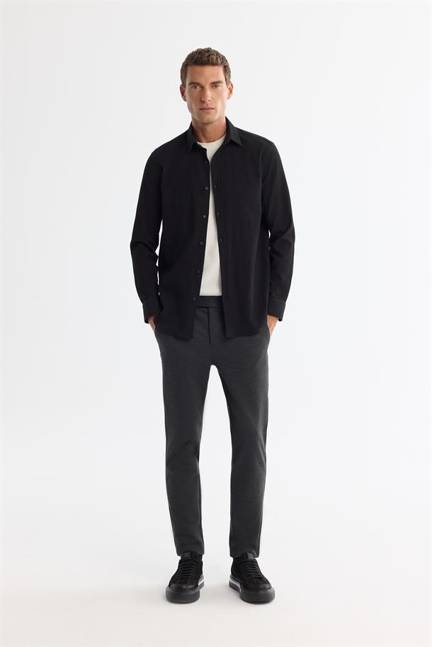 Siyah Düğmeli Yaka Pamuklu Kolay Ütülenen Gömlek