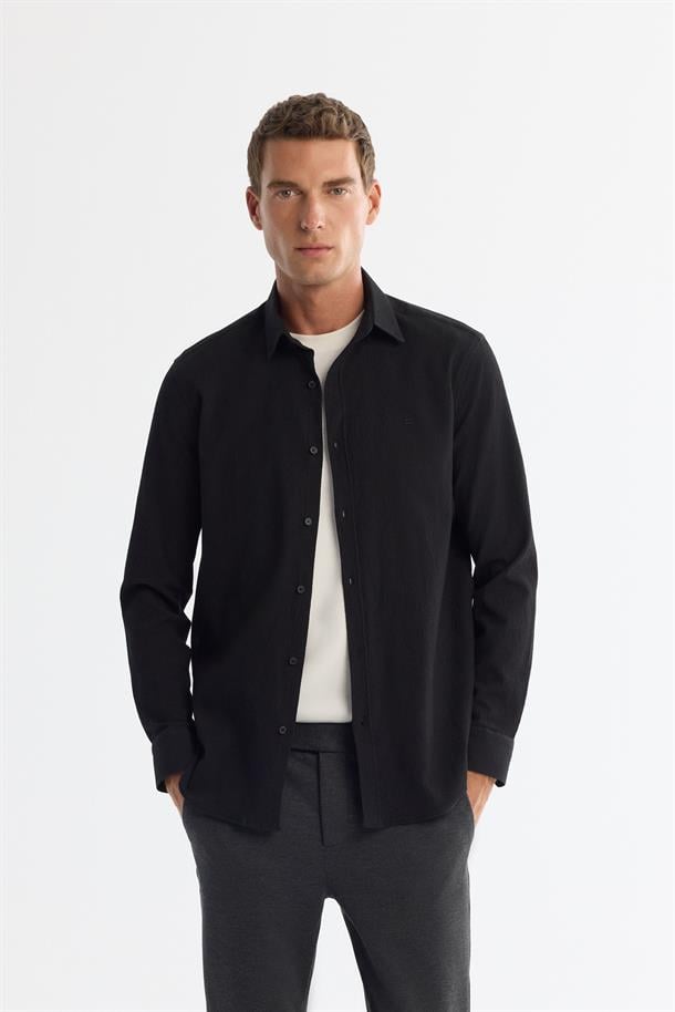 Siyah Düğmeli Yaka Pamuklu Kolay Ütülenen Gömlek