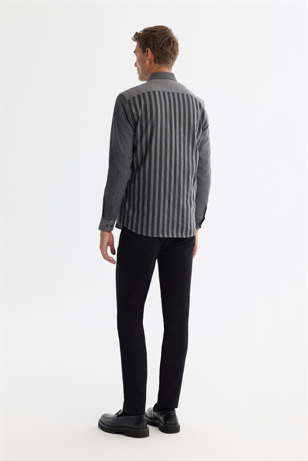 Siyah Düğmeli Yaka %100 Pamuk Gömlek