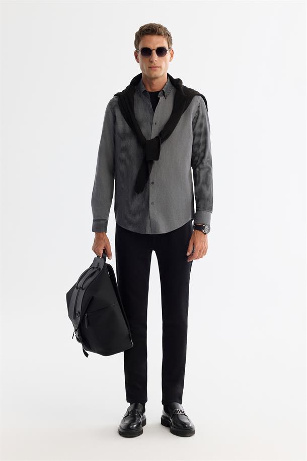 Siyah Düğmeli Yaka %100 Pamuk Gömlek