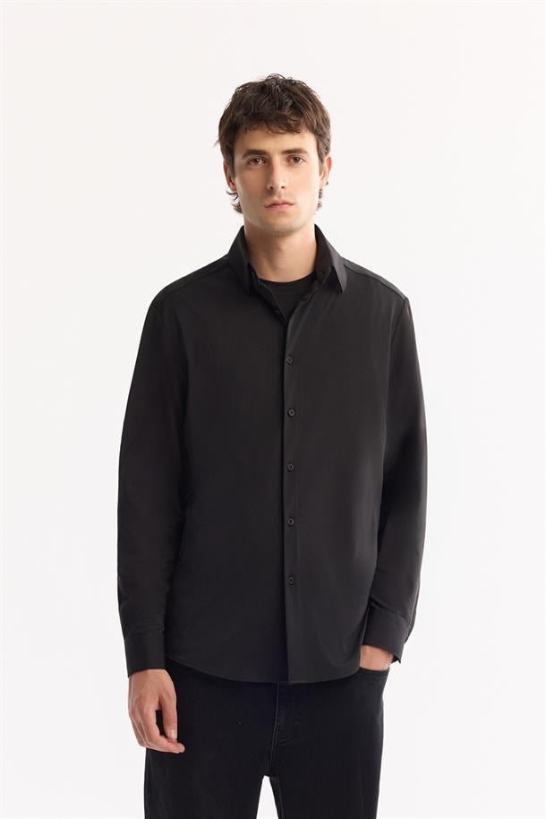 Siyah Düğmeli Yaka Hızlı Kuruyan Non-Iron Gömlek