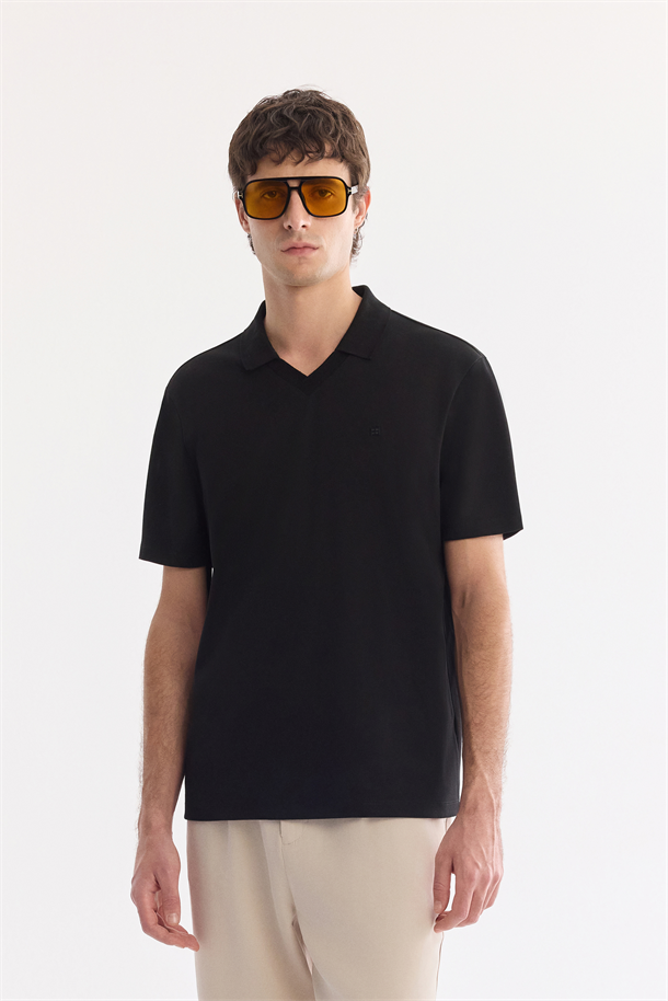 Siyah Pamuklu Kıvrılmaz Polo Yaka Düğmesiz T-Shirt