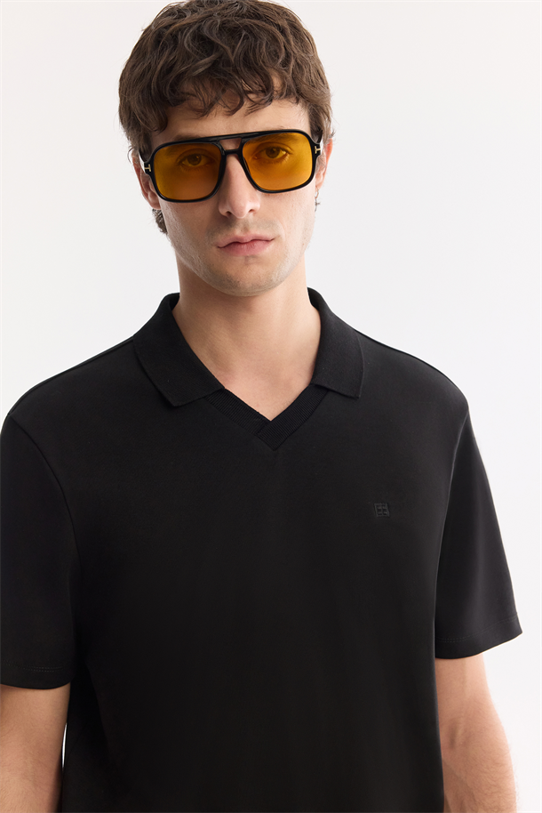 Siyah Pamuklu Kıvrılmaz Polo Yaka Düğmesiz T-Shirt