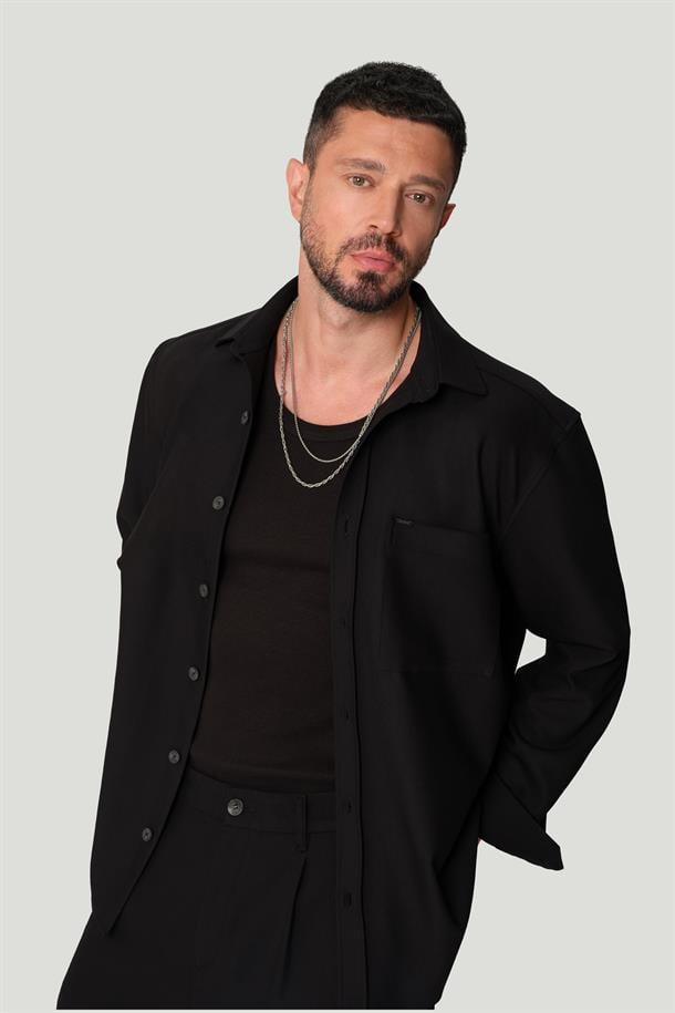 Siyah Klasik Yaka Viskon Karışımlı Kolay Ütülenen Gömlek