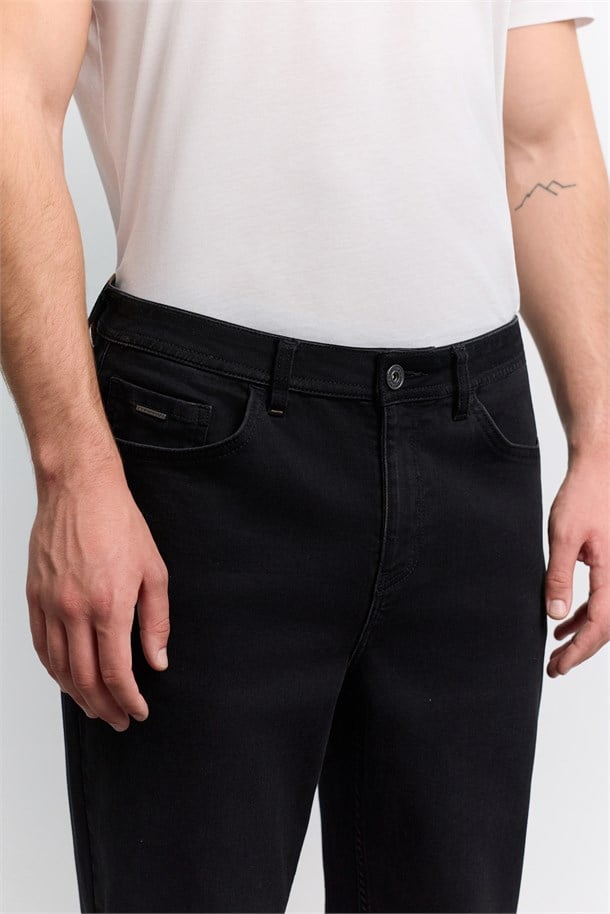 Siyah Eskitme Yıkamalı Pamuklu Elastan Jean Pantolon