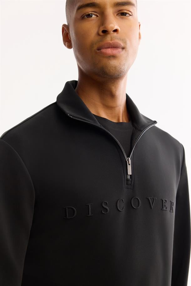 Siyah Dik Yaka Fermuarlı İçi Şardonlu Soft Touch Baskılı Sweatshirt