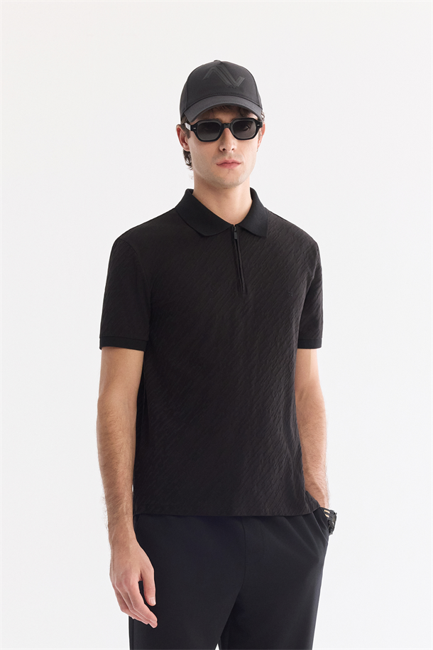 Siyah Kıvrılmaz Polo Yaka Fermuarlı Jakarlı T-Shirt