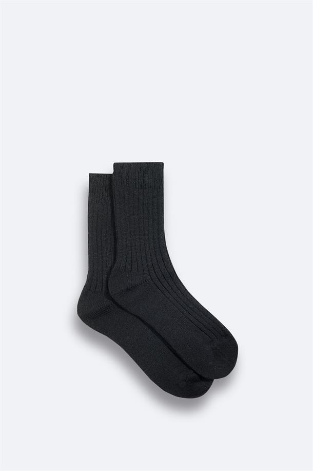 Black Ribbed Ankle Socks