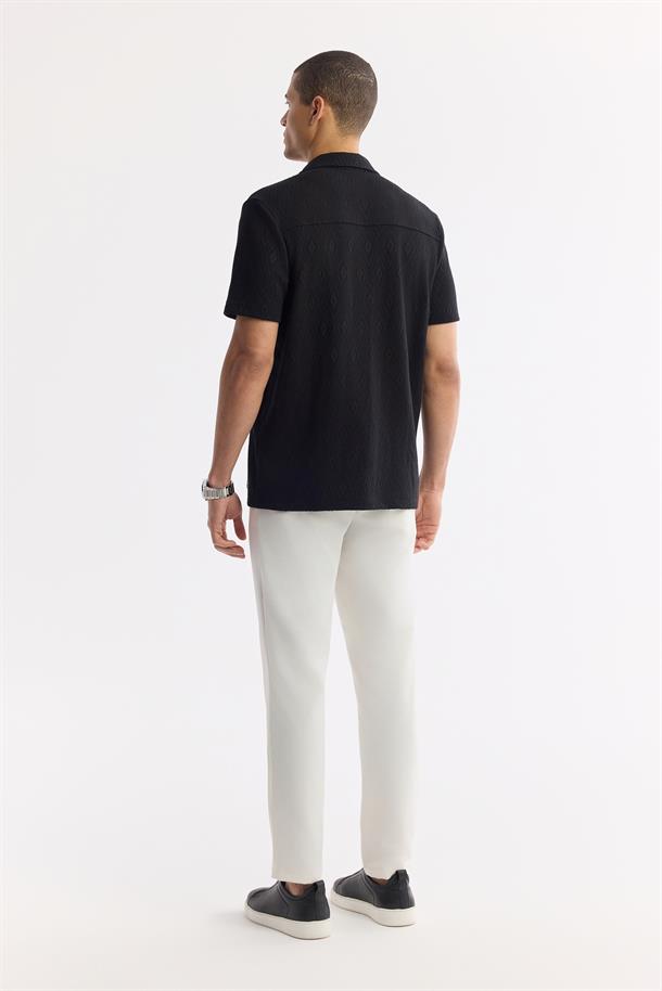 Siyah Apaj Yaka Viskon Karışımlı Kısa Kol Gömlek