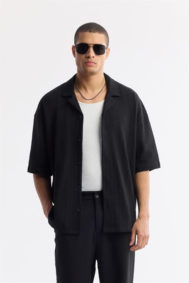 Siyah Apaj Yaka %100 Pamuk jakarlı Kısa Kol Gömlek