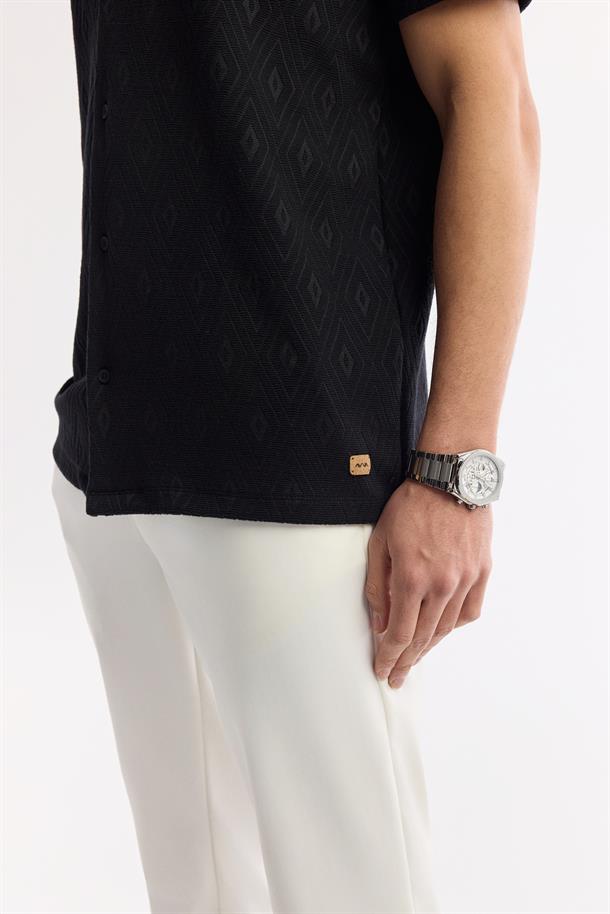 Siyah Apaj Yaka Viskon Karışımlı Kısa Kol Gömlek