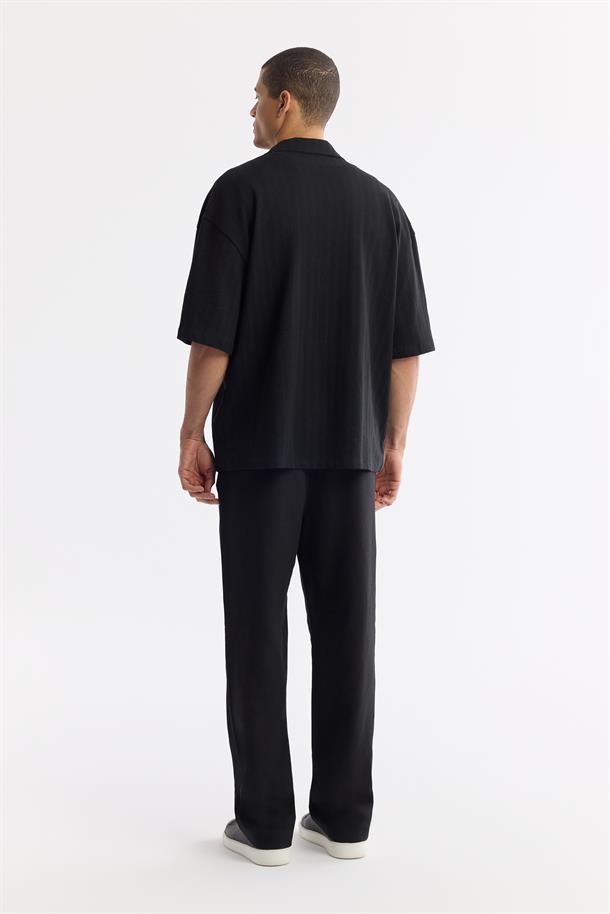 Siyah Apaj Yaka %100 Pamuk jakarlı Kısa Kol Gömlek