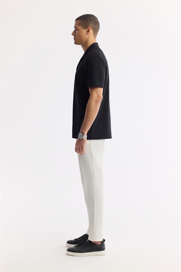 Siyah Apaj Yaka Viskon Karışımlı Kısa Kol Gömlek