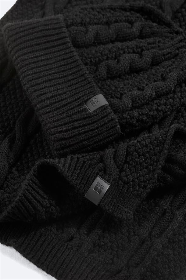 Siyah Jakarlı Triko Atkı Bere Takımı