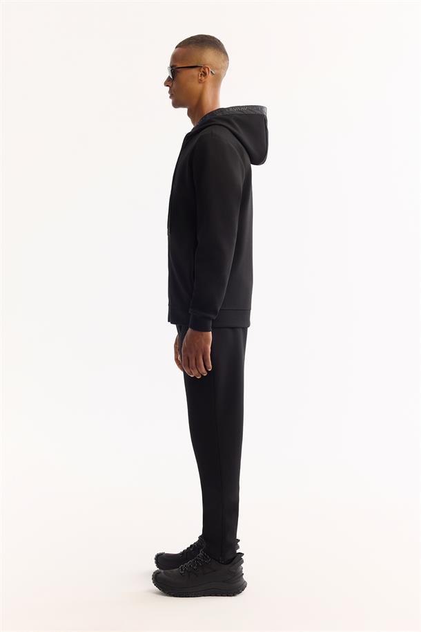 Siyah Kapüşonlu Yaka Fermuarlı Kolay Ütülenen Bi-Stretch Sweatshirt