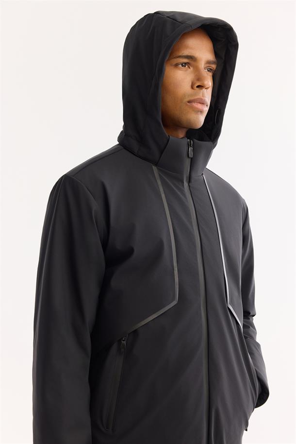 Siyah Kapüşonlu Su İtici Rüzgar Geçirmez Hafif Mevsimlik Mont
