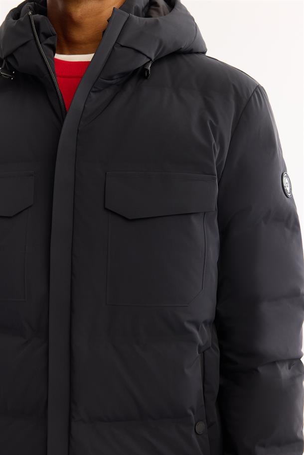 Siyah Kapüşonlu %100 Kaz Tüyü Su İtici Rüzgar Geçirmez -7 Dereceye Dayanıklı Şişme Mont