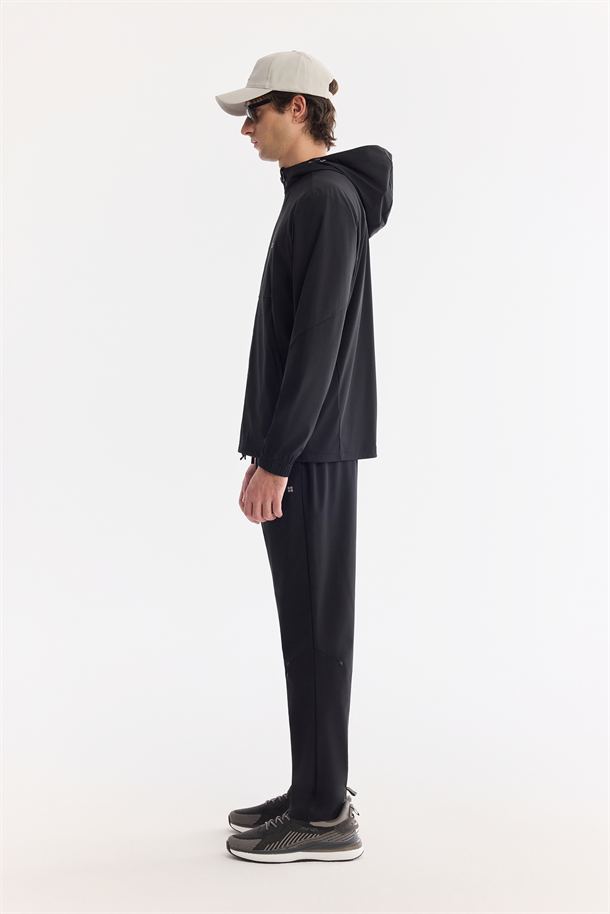 Siyah Kapüşonlu Önü fermuarlı Teknik Kumaş Hırka