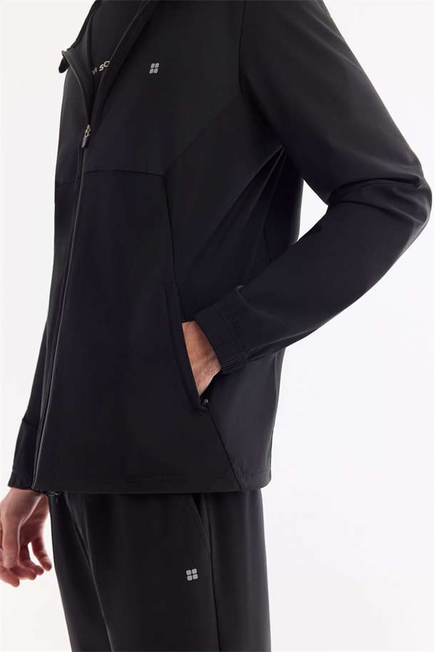 Siyah Kapüşonlu Önü fermuarlı Teknik Kumaş Hırka