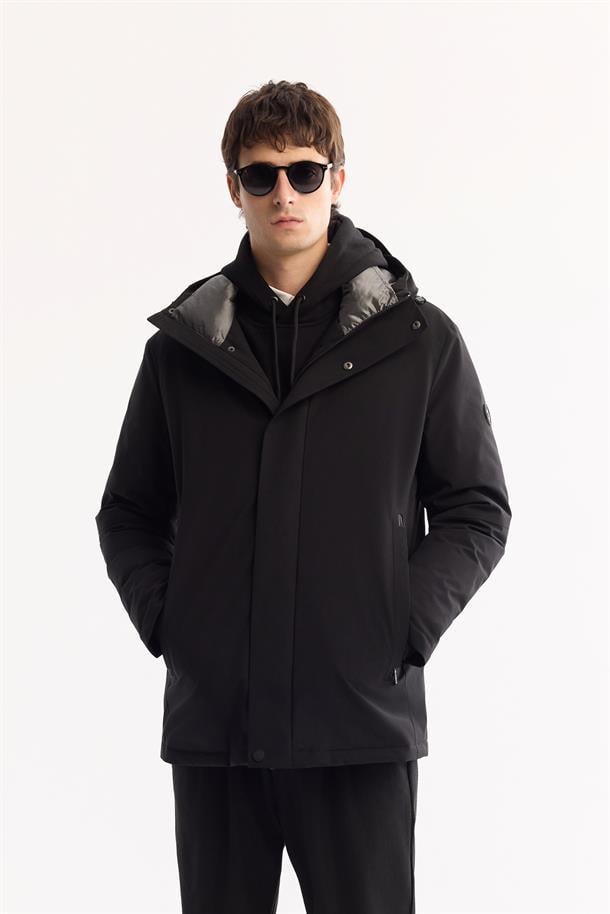 Siyah Kapüşonlu Su İtici Rüzgar Geçirmez -7 Dereceye Dayanıklı Mont