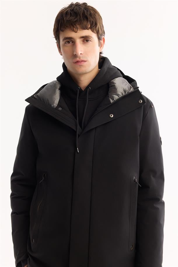 Siyah Kapüşonlu Su İtici Rüzgar Geçirmez -7 Dereceye Dayanıklı Mont